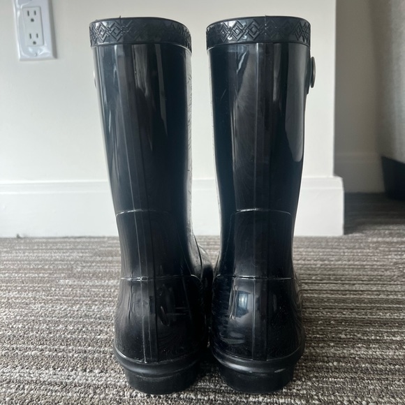 UGG WOMEN'S SIENNA RAIN BOOT - BLACK - Picture 2 of 6